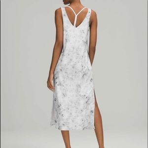 Lululemon Reversible v-neck midi dress size 8 NWT Rare